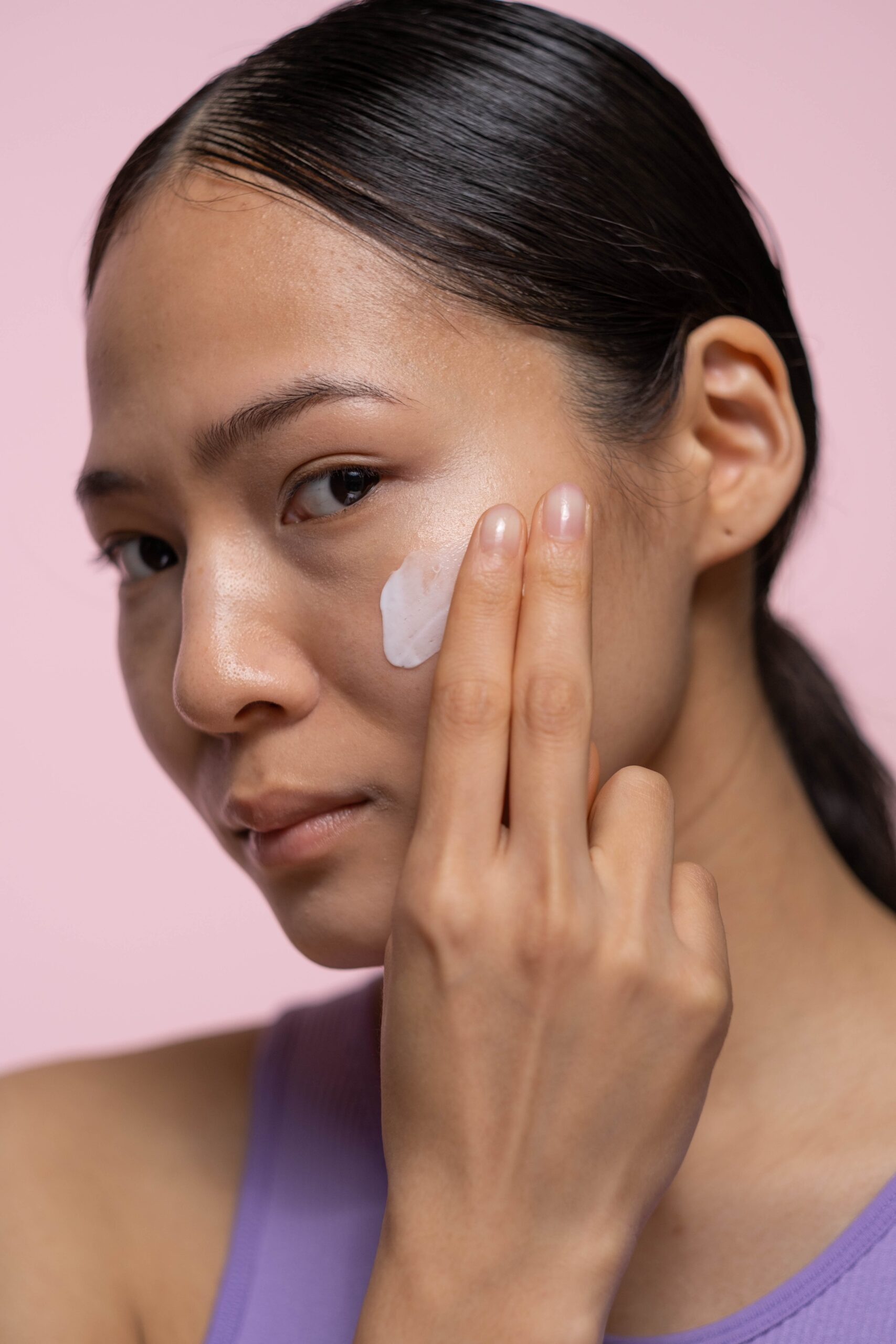 Skincare for Dry Skin: Essential Ingredients for Nourishment and Best Moisturizers